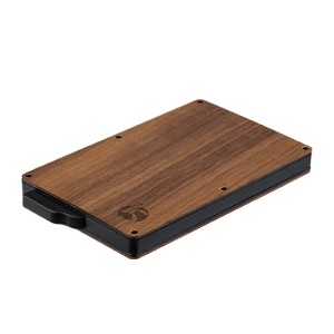 Andere kant van de houten kaarthouder